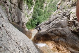 Enchainement de cascades dans un paysage vertical de montagne - Mt Perdu - Espagne